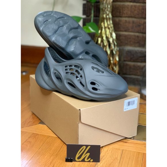 Mens 10 Adidas Yeezy Foam RNR “Carbon” Athletic Shoes IG5349 - Picture 7 of 8